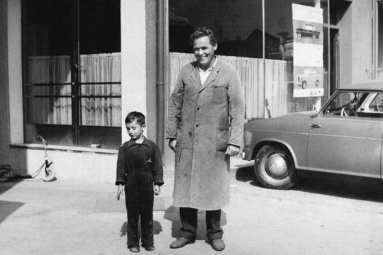 Von früher bis heute - Die beiden Geschäftsführer des Autohauses: Bernd und Bruno Widmann (Archiv: Vogel Business Media)