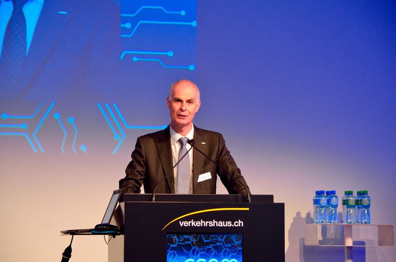 Mario El-Khoury, CEO des CSEM, an seiner Eröffnungsrede am CSEM Business Day 2017 im  Verkehrshaus Luzern. (Sergio Caré)