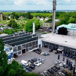 Der Betrieb in Solingen (Schlagbaumer Straße) mit Vertrieb Pkw sowie Service für Pkw und Van ist der dritte Standort, den Lueg im Bergischen Land übernimmt. (Bild:  Ernst & Young)
