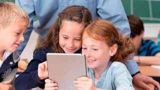 Mit dem DigitalPakt sollen die Schulen fit für die Zukunft gemacht werden.  (contrastwerkstatt - stock.adobe.com)