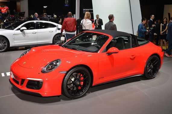Außerdem am Porsche-Stand: der 911 Targa 4 GTS.