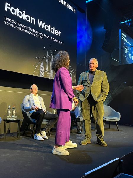 Fabian Walder (Samsung) erklärt Trends im Großkundengeschäft (Bild: Vogel IT-Medien)