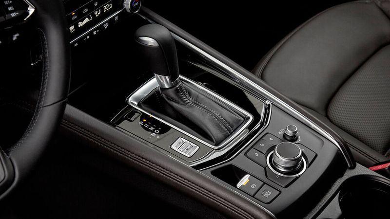 Mazda hält an der Bedienung mittels Drehknopf fest. (Bild: Mazda)