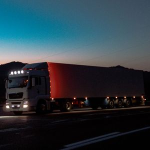 Mit einheitlichen Standards wie dem digitalen Frachtbrief (eCMR) will die Open Logistics Foundation die Digitalisierung der Logistikbranche voranbringen.(Bild:  Pexels_Screeny 42 OLF)