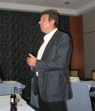 Die Nöte eines Fußballmanagers brachte Heribert Bruchhagen, Vorstandsvorsitzender von Eintracht Frankfurt, den Tagungsteilnehmern näher. (Archiv: Vogel Business Media)