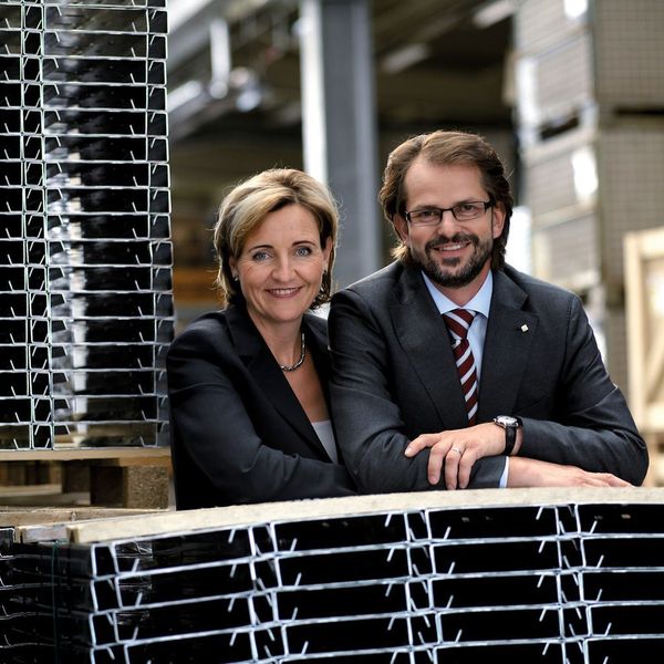 Das erfolgreiche Unternehmerpaar Daniela Eberspächer-Roth und Manfred Roth, Geschäftsführer der Profilmetall GmbH. Im Oktober 2010 erhielten sie für ihre unternehmerische Leistung den baden-württembergischen Landespreis für junge Unternehmen mit herausragenden und vorbildlichen Leistungen. Bild: Wagenhan (Archiv: Vogel Business Media)