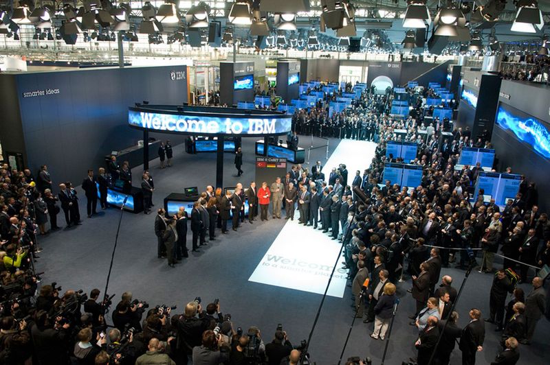 Großes Kino: Bundeskanzlerin Dr. Angela Merkel zu Gast bei Big Blue. (Bild: IBM)