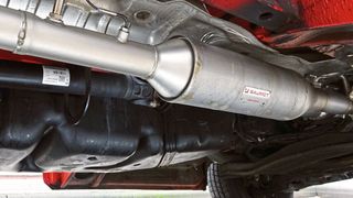 SCR-Katalysator von Baumot in einem Transporter: In diesen Wochen sollen die ersten Nachrüstsysteme auf den Markt kommen. (Bild: Rosenow/»kfz-betrieb«)