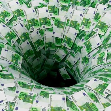 Die Lizenzkosten für Microsoft-Produkte verschlingen laut CII inzwischen über 200 Millionen Euro pro Jahr beim Bund. Diese starke finanzielle und technologische Abhängigkeit drängt die Verwaltung in ein Quasi-Monopol mit eingeschränkter Wahlfreiheit, Lock-in-Effekten und erhöhten Sicherheitsrisiken. (Bild: © fotomek - stock.adobe.com)