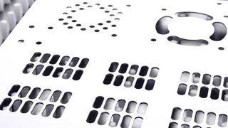 Wenn Blechtafeln, Halbzeuge oder Tailored Blanks gehalten, gestützt oder gefördert werden müssen, bieten sich Bürstenplatten an.  (Kullen-Koti)