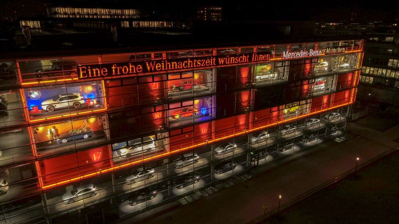 ... gibt es hinter dem 10. Türchen des traditionellen Adventskalenders ... (Bild: BMW)