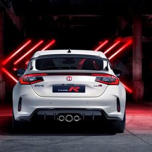 Der neue Heckspoiler wurde nach hinten geneigt, um den Luftwiderstand zu verringern.(Bild:  Honda)