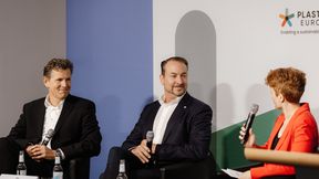 Panel discussion in Berlin on the importance of the plastics industry for Germany as a hub of innovation. From left: Dr. Carsten Gerhardt (EY), Prof. Manfred Renner (Fraunhofer CCPE), and Dr. Christine Bunte (Plastics Europe Germany). (Bild: Plastics Europe Germany)