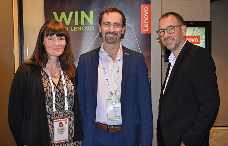 Martin Mayr (m.), Cancom, mit Sabine Hammer und Bernhard Fauser (beide Lenovo) (Vogel IT-Medien GmbH)