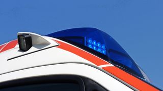 Notarzteinsatz im Logistikzentrum – für die Staplerfahrerin kam leider jede Hilfe zu spät. (Bild: Dlouhy GmbH unter CC BY-SA 3.0-Lizenz, wikicommons)