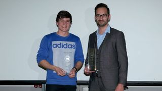 Die beiden neuen deutschen Meister: Kfz-Mechatroniker Felix Schneider (l.) und Autokaufmann Felix Günther.  (Bild: Schmidt/autoFACHMANN)