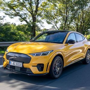 Der Ford Mustang Mach-E ist zunächst das einzige Modell mit Blue Cruise-Funktion.(Bild:  Autoren-Union Mobilität/Ford)