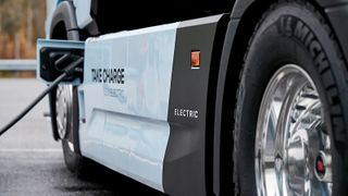 Scania und Northvolt haben eine Batteriezelle entwickelt, die ein Lkw-Leben lang halten soll. (Bild: Scania CV AB)
