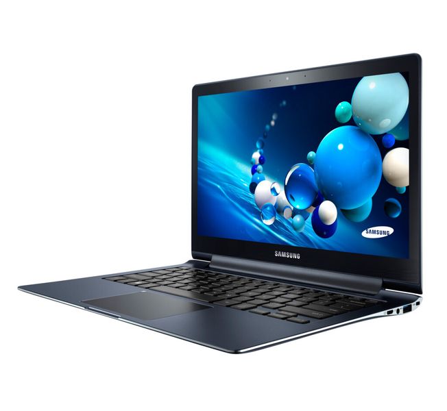 Das Ativ Book 9 Plus wiegt 1,3 Kilogramm und misst zusammengeklappt in der Höhe 13,6 Millimeter. (Bild: Samsung)