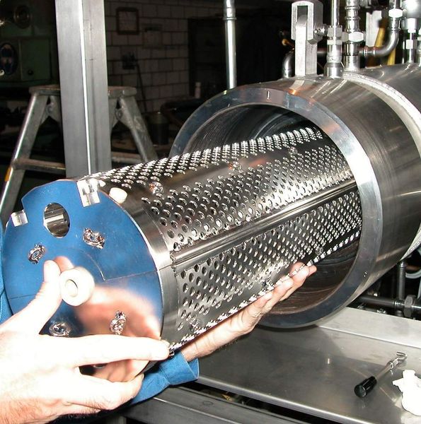 Die Reinigung mit überkritischem Kohlendioxid ermöglicht die Entfernung von Fetten, Ölen, Stäuben und Abrieb auf glatten und porösen Oberflächen aus Metall, Keramik, Kunststoff und Verbundwerkstoffen. Auf der Fachmesse Parts2clean stellt der Schweizer Spezialist ECO2, Mezorrico, eine entsprechende Reinigungstechnik vor. (Archiv: Vogel Business Media)