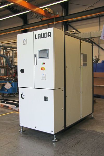 Der industrielle Thermostat ITH 400 wurde für einen Kunden aus Italien für eine spezielle Anwendung zur Messung des Massenstroms gefertigt. (Lauda)