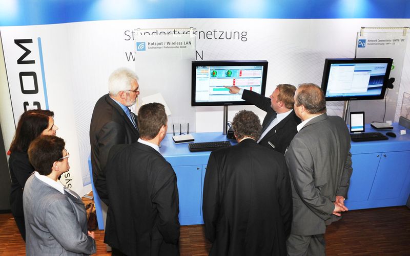 Die Technikinsel im VIP-Bereich des Tivoli zog großes Interesse auf sich. (Stadtbild Fotografie Aachen, Renate Schütt)