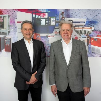 Die Wittmann-Gruppe fasst Bereiche zusammen und setzt dabei auf eine Doppelspitze. Von links: Michael Wittmann und Dr. Werner Wittmann leiten ab 1. Mai 2026 alle Geschäftsbereiche der Gruppe. (Bild: Wittmann-Gruppe)