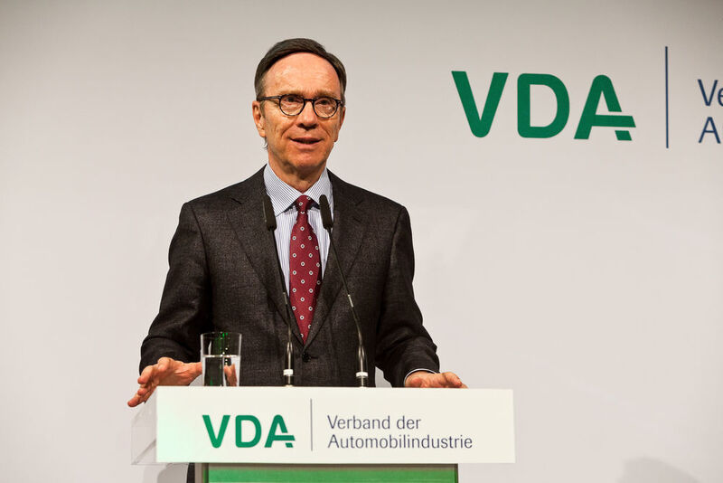 VDA-Präsident Matthias Wissmann gab auf der Veranstaltung einen Ausblick auf den künftigen Kurs der Automobilindustrie – unter aktuellen politischen Rahmenbedingungen. (VDA/Schnittstelle Berlin)