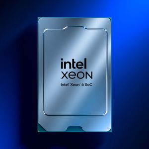 Der Intel Xeon 6 SOC ist eine spezielle Granite-Rapids-Variante für den vRAN- und Edge-Einsatz mit bis zu 72 P-Cores. Er verfügt über eine vRAN-Boost-Technologie und ein anderes IO-Chiplet mit zwei 100G-Ethernet-Controllern. Die Intel Advanced Matrix Extensions (AMX) im Prozessor beschleunigen KI-Workloads.(Bild:  Intel Corporation)