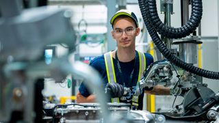 ZF Foxconn Chassis Modules fertigt in Debrecen E-Achsen für die Neue Klasse von BMW. (Bild: ZF Foxconn Chassis Modules)