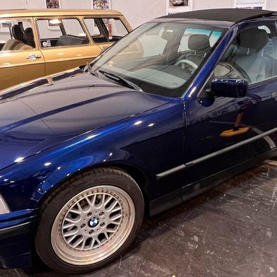 Gute BMW E36 sind inzwischen gesucht, vor allem solche mit Reihensechszylinder. Besonders rar: Die Cabrio-Limousine von Baur. (Bild: autodrom)
