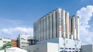 Blick auf eine Silofarm von Chemion – durch das Leasing der Silofarm gewinnt Bayer Material Science Planungssicherheit im Polycarbonatgeschäft (Bild: Chemion)