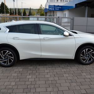 2015 war für Infiniti ein Rekordjahr. Daran hatte der Q30 allerdings noch keinen Anteil. Mit mehr als 215.000 verkauften Neufahrzeugen stieg der Absatz der japanischen Premiummarke um 16 Prozent. Das Wachstum in Deutschland war jedoch deutlich geringer.(Foto:  Michel / »kfz-betrieb«)