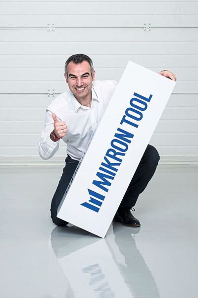 «Wenn wir mit den extremen Schnittwerten unserer Werkzeuge zu gestandenen Fertigungstechnikern gehen denken sie oft, wir haben bei unseren empfohlenen Schnittwerten einen Druckfehler drin.» Marco Cirfeta, Verkaufsleiter Mikron Tool Agno SA (Thomas Entzeroth)