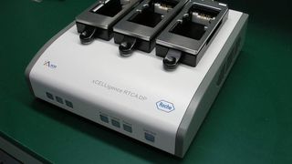 Das xCELLigence RTCA DP Instrument eignet sich für markierungsfreie Zellanalysen.  (Bild: Roche)
