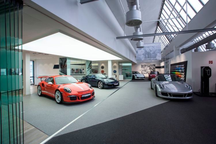 Im Herbst 2015 hat Porsche die Werksabholung in Zuffenhausen neu gestaltet. (Foto: Porsche)