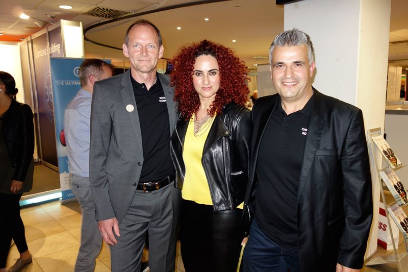 Besa, IT-BUSINESS, mit (l.) Matthias Steinkamp und Christos Golias, TAROX. (Bild: IT-BUSINESS)