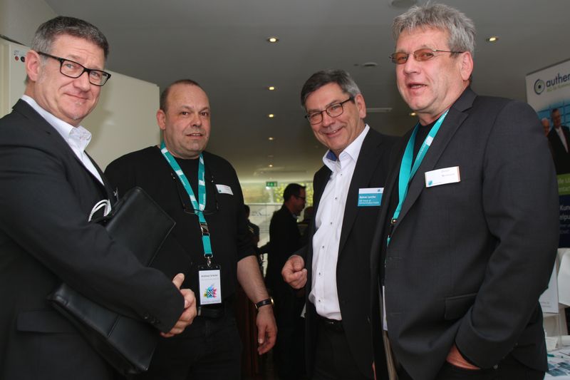 Peter Haudan (HOC), Andreas Schuler (C4B), Rainer Lerche (HOC) und Dieter Neumann (C4B)  (Bild: C4B)