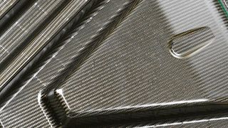 Das chemische Nähen ist ein vielversprechendes RTM-Verfahren für die Automatisierung der Preformherstellung. Es basiert auf einer lokalen Binderapplikation. (Foto: Fraunhofer ICT)