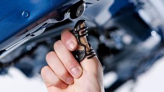 Ottobock zeigt auf der Hannover Messe das kleinste Exoskelett der Welt – für den Daumen.  (Ottobock)