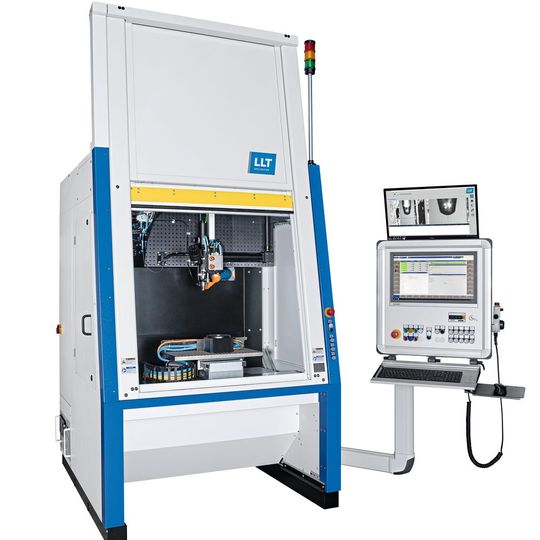 Die LLT.micro.compact kommt in der Auftragsfertigung der LLT Applikation GmbH und bei Maschinenkunden zur Laserpräzisionbearbeitung von Rohren, 2D- und 3D-Bauteilen zum Einsatz.(Bild:  LLT Applikation)