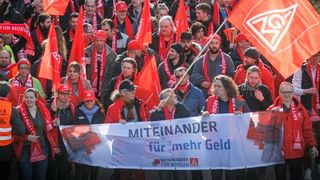 Die IG Metall fordert angesichts der bald beginnenden Tarifverhandlungen über 8 Prozent mehr Gehalt für die Beschäftigten des Eisen- und Stahlsektors. Das hat seinen Grund... (Bild: IG Metall)