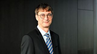 Peter Kloiber, Mitglied der Geschäftsleitung bei der Gebrüder Weiss Gesellschaft m.b.H., kann stolz sein. Denn das Transport- und Logistikunternehmen wurde jüngst mit dem German Brand Award ausgezeichnet. (Gebrüder Weiss)