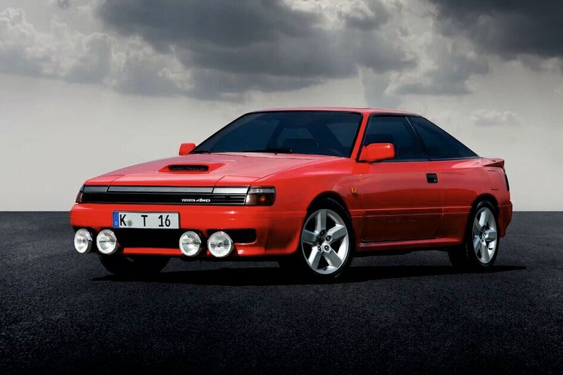 Im September 1985 stellte Toyota die vierte Generation mit Frontantrieb und quer eingebautem 103 kW/140 PS starkem Vierzylindermotor vor. Anfang 1987 folgte der 136 kW/185 PS starke GT-Four mit zwei Litern Hubraum, Turbolader und permanentem Allradantrieb.  (Bild: Toyota)