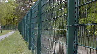 Haverkamp installiert für jede Aufgabenstellung in der Freilandsicherung das ideale Sicherheits-Zaunsystem mit Durchbruch- und Übersteigdetektion. Bild: Haverkamp (Archiv: Vogel Business Media)