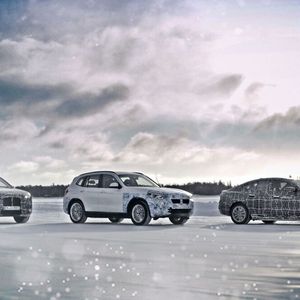 (BMW)