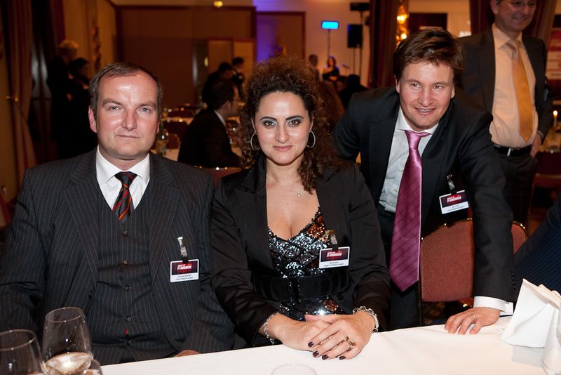Thomas Retzlaff (Cisco) mit Besa Agaj (IT-BUSINESS) und Jan Falk (Cisco) (Archiv: Vogel Business Media)