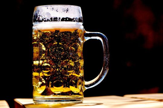Der Bierabsatz ging 2025 um 6 Prozent zurück.(Bild:  frei lizenziert /  Pixabay)