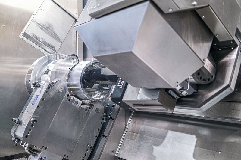 Les visiteurs ont pu découvrir en direct plusieurs innovations technologiques comme le porte-outil à renvoi d’angle développé par WFL, ici en action. (Source : WFL)
