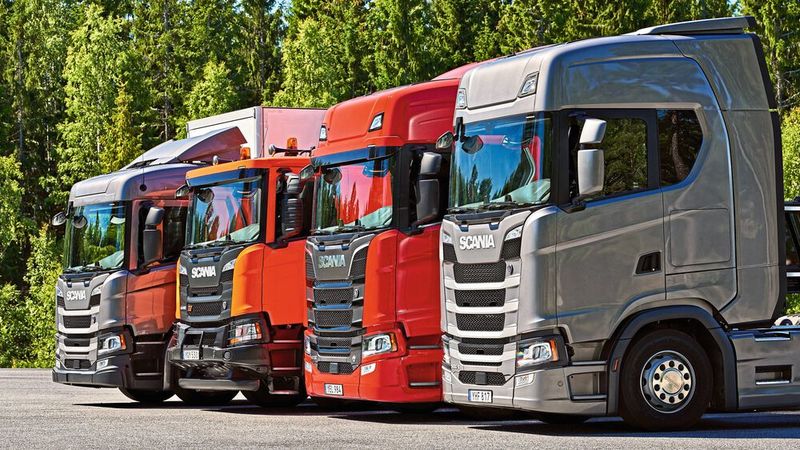Strahlend war der Nutzfahrzeugmarkt im Jahr 2020 bestenfalls im September. Für die meisten Monate weist die Zulassungsbilanz ein kräftiges Minus aus.(Bild:  Scania)